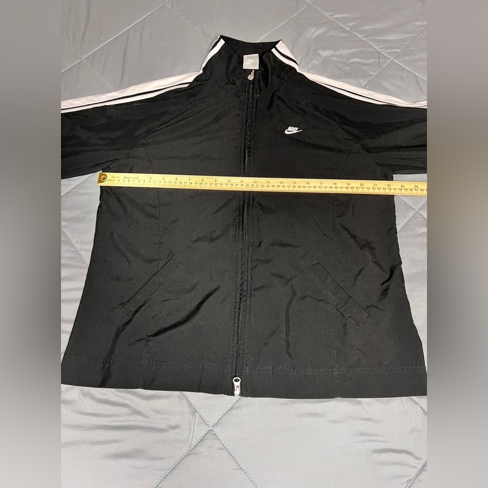 Nike Men's Black Windbreaker with White Stripes - Picture 3 of 5
